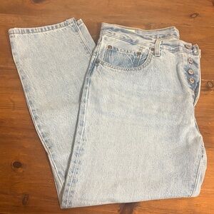 Light Wash Button Up Levi’s 501 Jeans